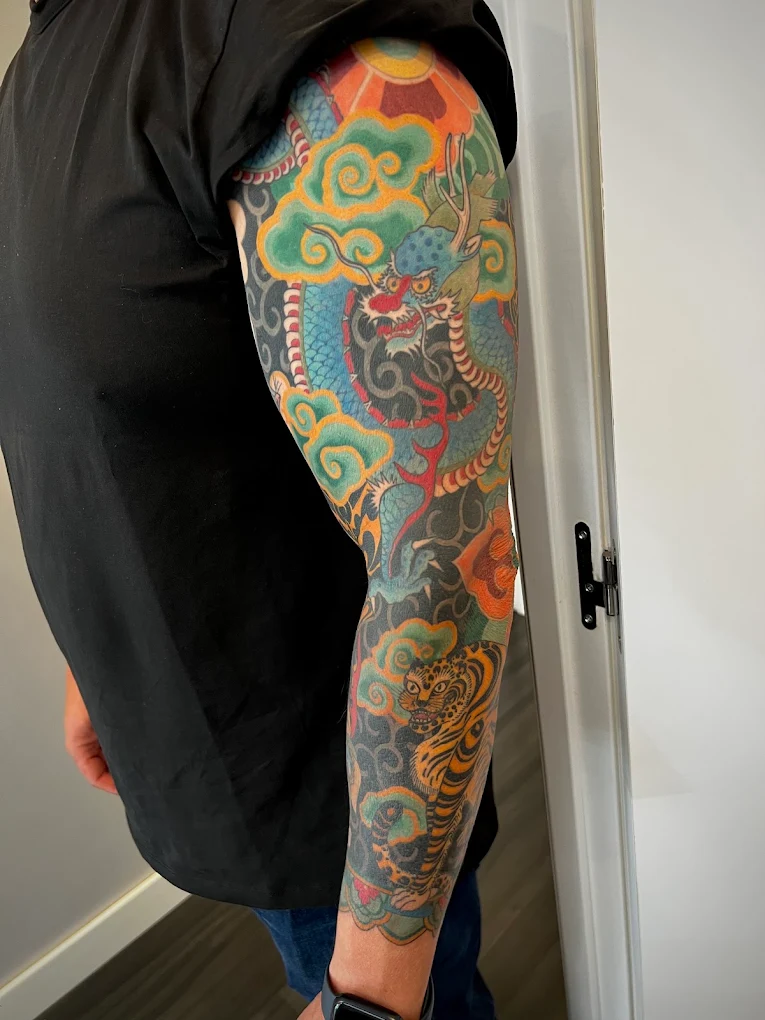 Tatuaje japonés a color hecho en Face2Face Tattoo, Madrid.