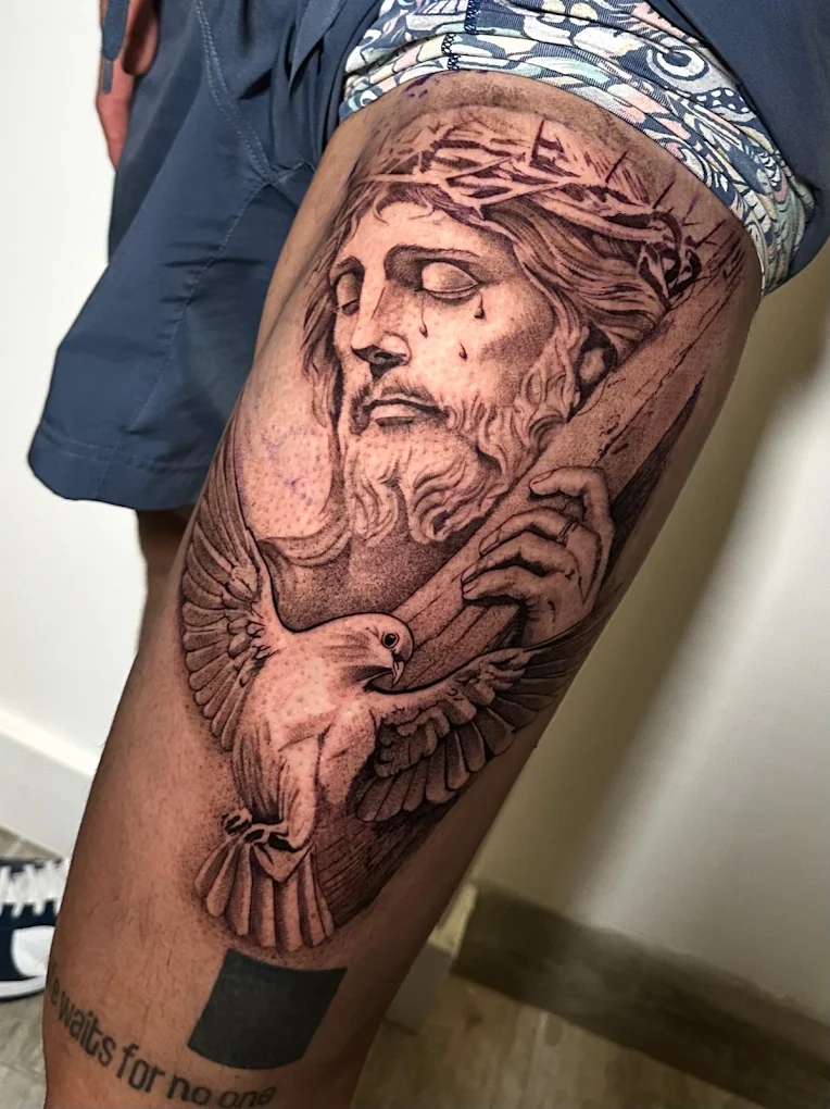 Tatuaje Jesucristo hecho en Retiro Tattoo, Madrid.