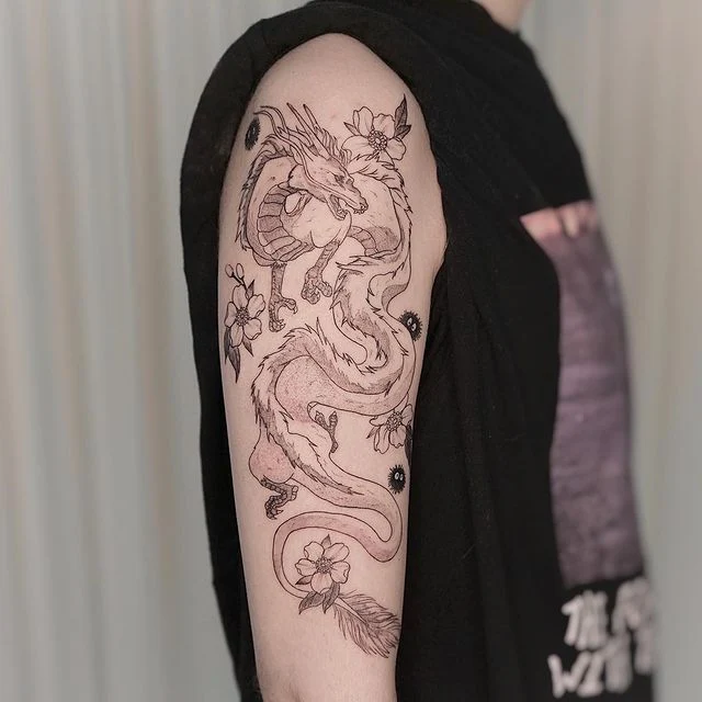 Tatuaje japonés fineline hecho en Tatuarte Valencia.